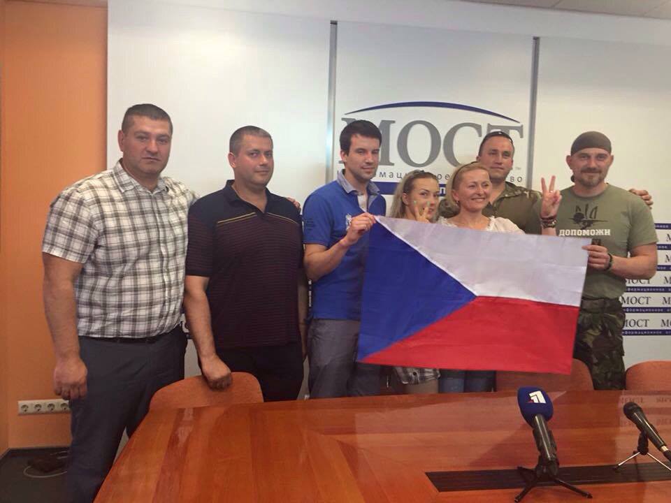 Волонтеры из Чехии привезли гуманитарную помощь для детей погибших воинов АТО, и военному госпиталю