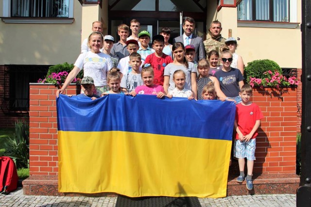 Діти загиблих військових відвідали Посольство України в Чехії